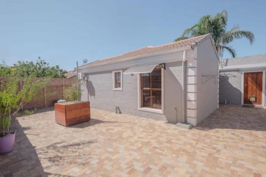 2 Bedroom Property for Sale in Uitzicht Western Cape
